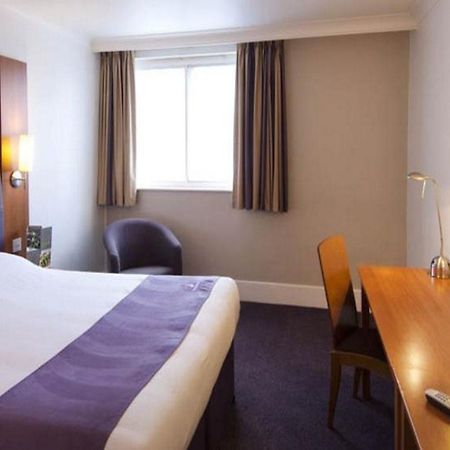 Premier Inn Premier Inn Sandhurst サンドハースト エクステリア 写真