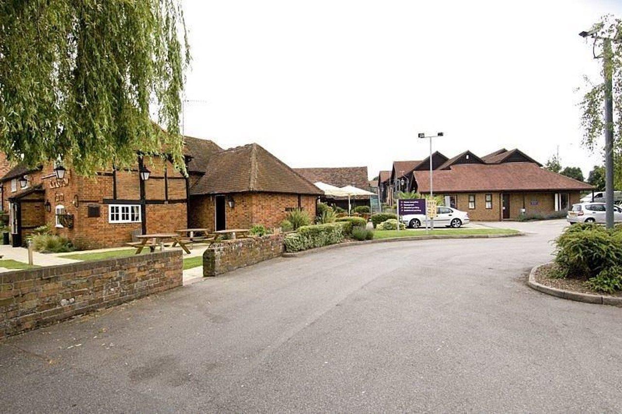 Premier Inn Premier Inn Sandhurst サンドハースト エクステリア 写真