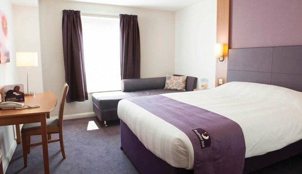 Premier Inn Premier Inn Sandhurst サンドハースト エクステリア 写真